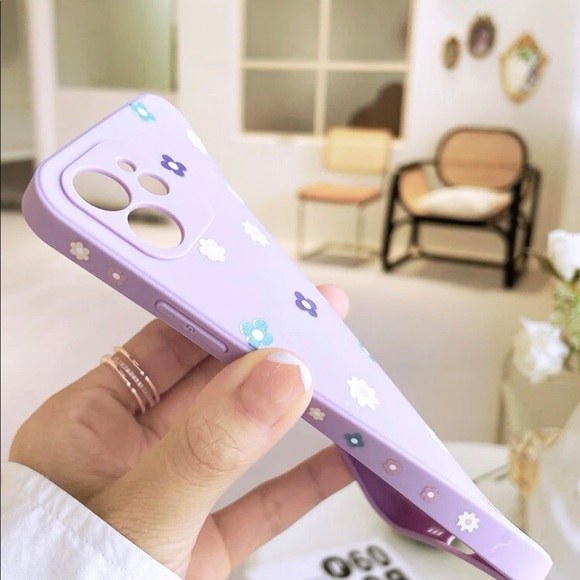 iPhone 11 case - Picture 3 of 3